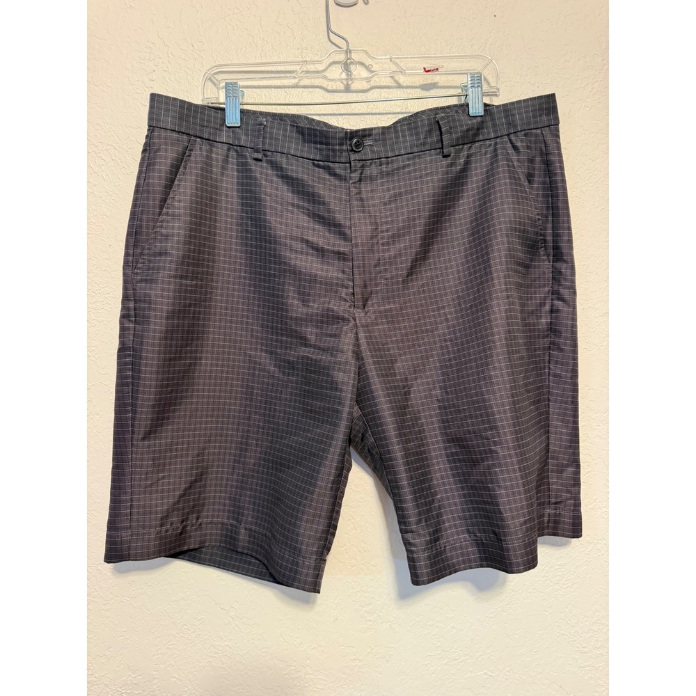 Greg Norman Shark Mens Performance Golf Shorts Grey Grid Plaid Size 40 TL106235